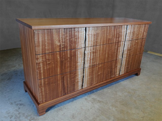 Ribbon Sapele Dresser