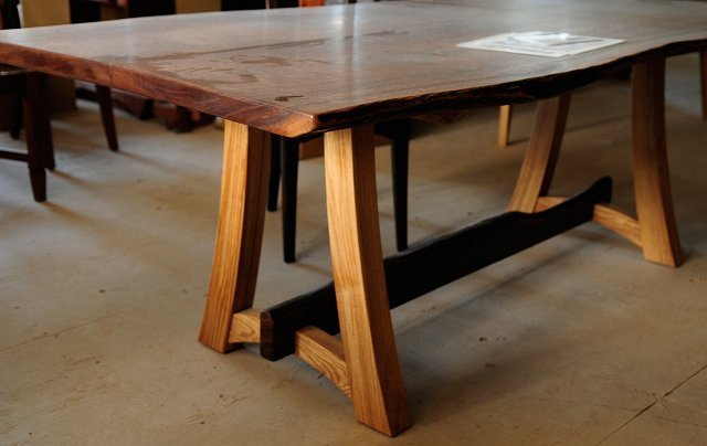 Arched Base Design with Stretcher